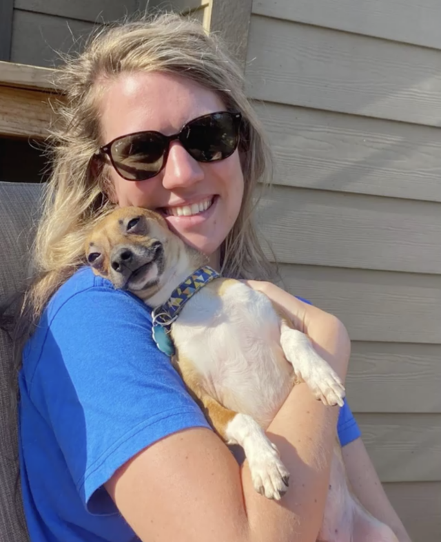 Une infirmière adopte le chien d'un patient