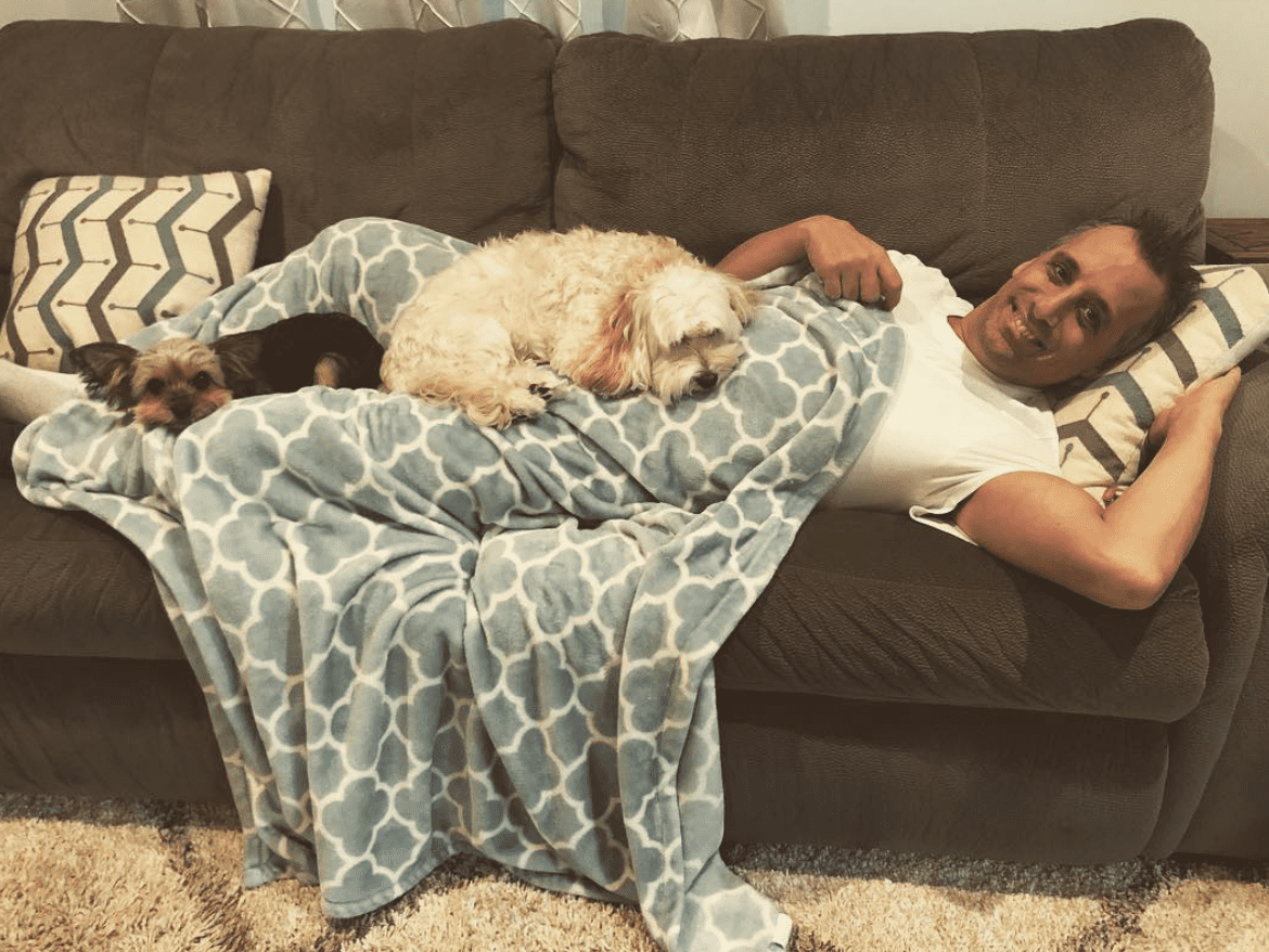 Joe Gatto avec ses chiens